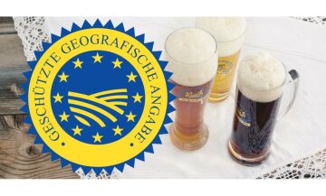 links im Bild ggA Logo, rechts 3 verschiedene Biere und Gläser auf einer weißen Tischdecke und Holztisch